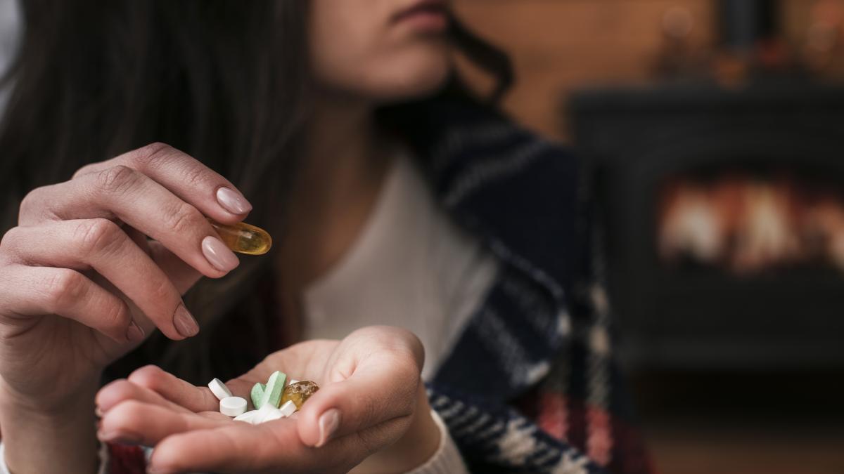 close-up-woman-holding-medicine-her-hand_81108400