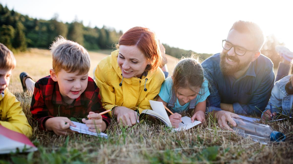 lucrurile-pe-care-copiii-tai-ar-trebui-sa-le-stie-inainte-de-12-ani-pentru-binele-lor--discutati-despre-cateva-subiecte-importante-care-ii-vor-ajuta-sa-ia-decizii-bune-in-viitor_33122800