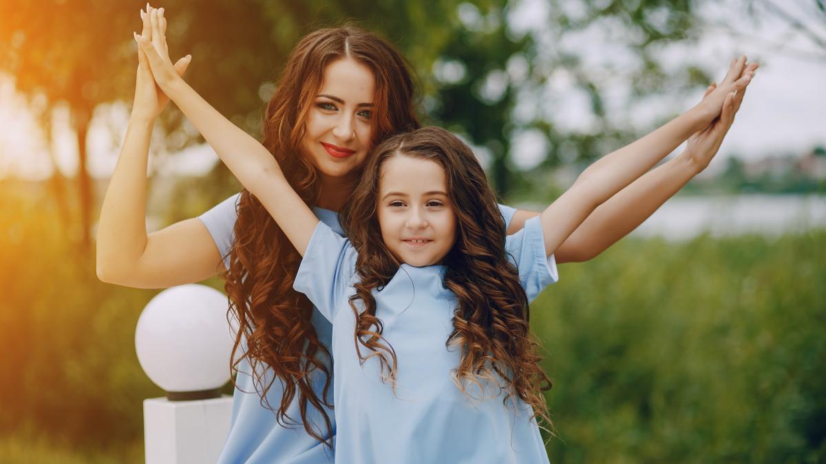 mama-de-fata-fiica-ta-te-minte-des-abordarea-indirecta--o-metoda-de-a-castiga-increderea-ei-_21795000