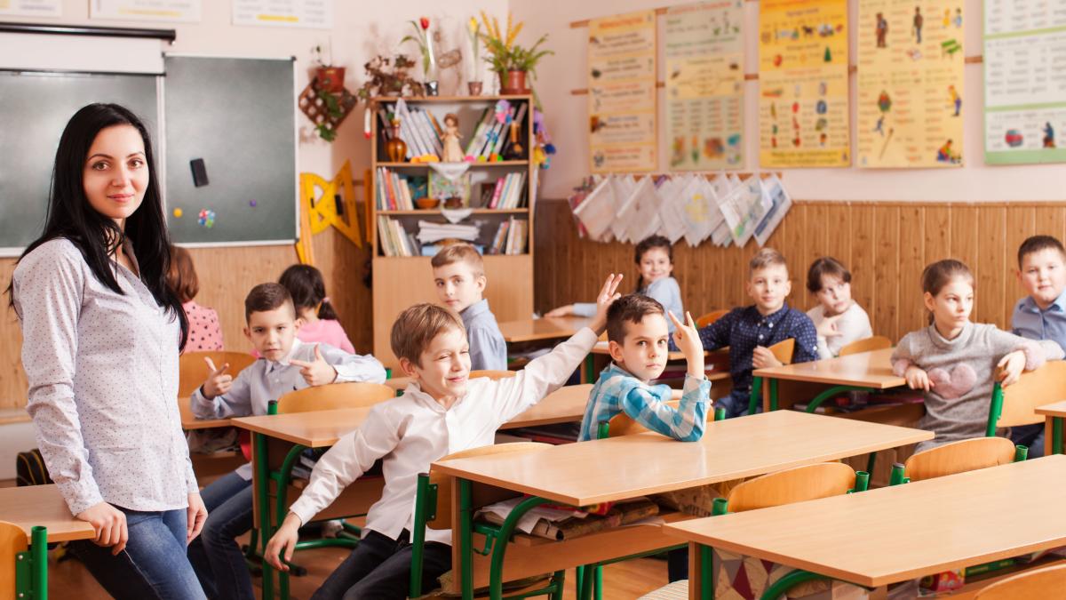 profesorii-care-isi-lasa-amprenta-asupra-elevilor-cei-patru-factori-care-fac-diferenta-in-educatie_59693400