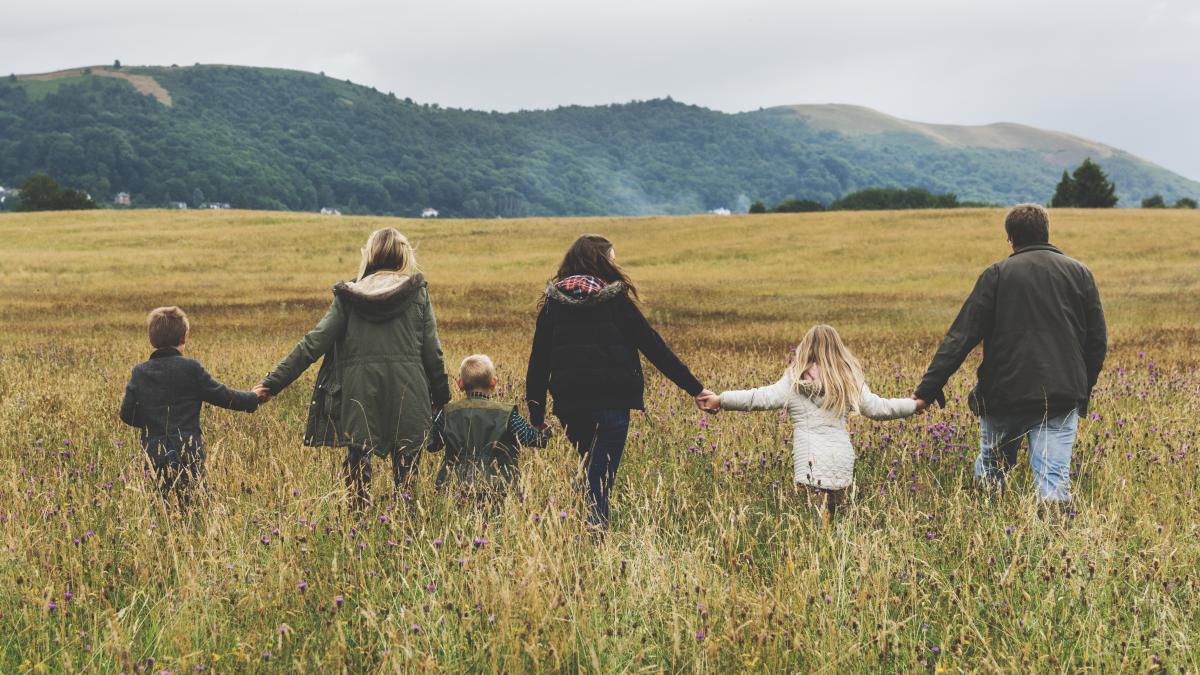 fara-reguli-si-fara-scoala-povestea-unei-familii-cu-sapte-copii--care-a-ales-un-stil-parental-permisiv--dus-la-extrem_97745100