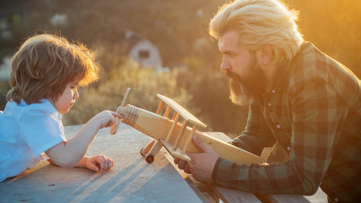 un-tata-prezent--o-nevoie-esentiala-pentru-copii--daniela-gavankar-rolul-patern-aduce-ceva-unic--pe-care-mama-nu-l-poate-inlocui_70462600