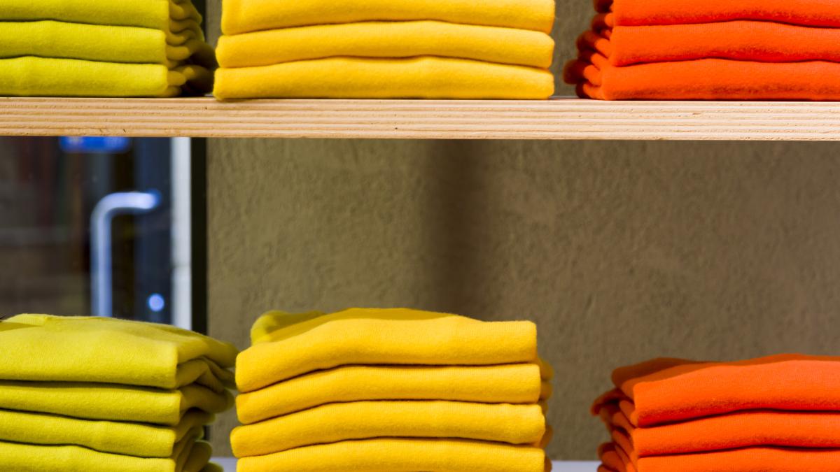 ce-inseamna-sa-ai-hainele-ordonate-pe-culori--din-punct-de-vedere-psihologic_52638400