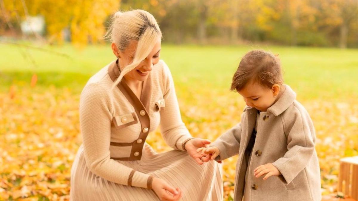 parentingul-romanesc-vs-cel-englez--bianca-andreica-e2809esuntem-genul-de-parinti-care-vrem-sa-le-facem-singuri-pe-toate--ne-bucuram-de-ajutorul-ocazional--insa-il-refuzam-pe-cel-permanente2809d_84862900