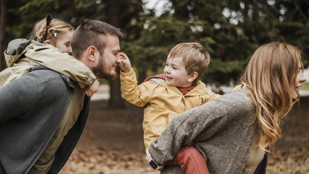 greselile-frecvente-pe-care-parintii-le-comit-in-speranta-de-a-creste-copii-cu-stima-de-sine-ridicata--psihologii-avertizeaza-ii-transformati-in-narcisisti-3_68137400