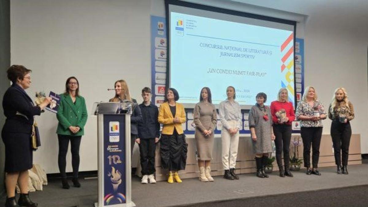 premii-si-emotii-pentru-elevii-din-botosani-la-un-concurs-national--ema-cojocaru-e2809eacest-premiu-este--pentru-mine--o-motivatie-de-a-continua-sa-scriue2809d_39113800