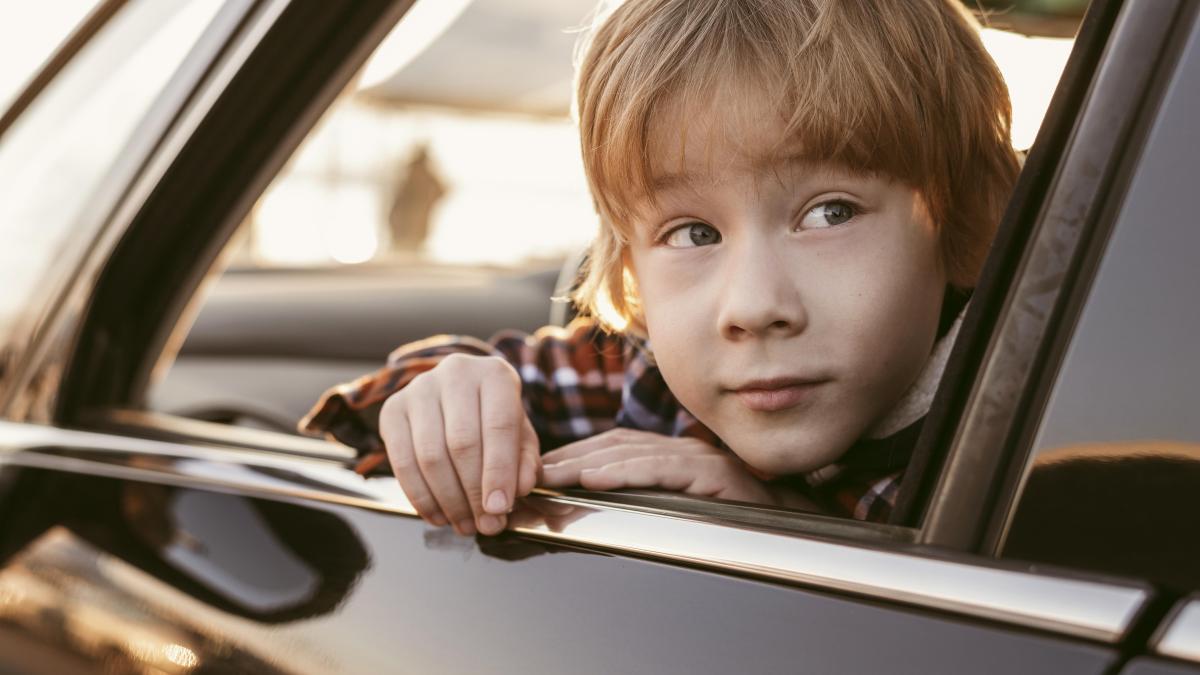 cand-poate-copilul-sa-stea-pe-locul-din-fata-al-masinii-reguli-si-siguranta-conform-codului-rutier_34087500