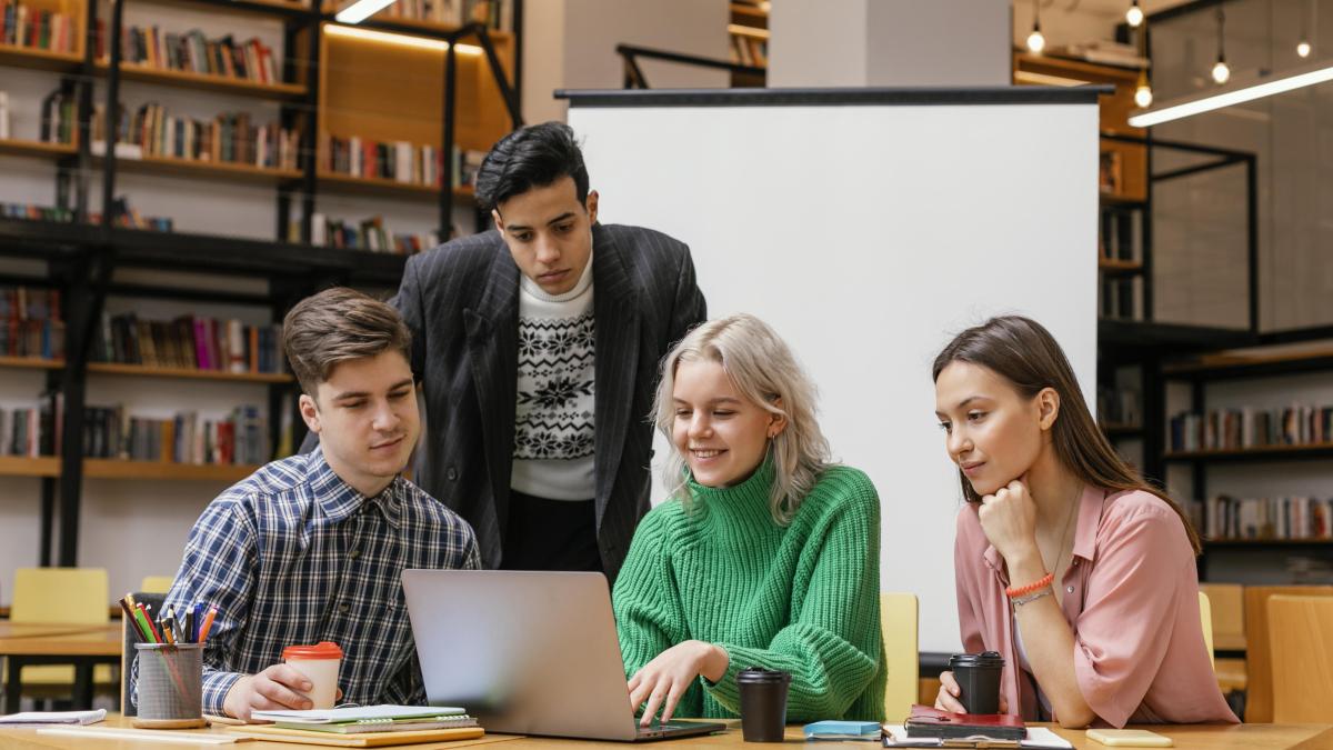 ministerul-educatiei-modifica-regulile-examenului-de-licenta-ce-trebuie-sa-stie-studentii_94984400