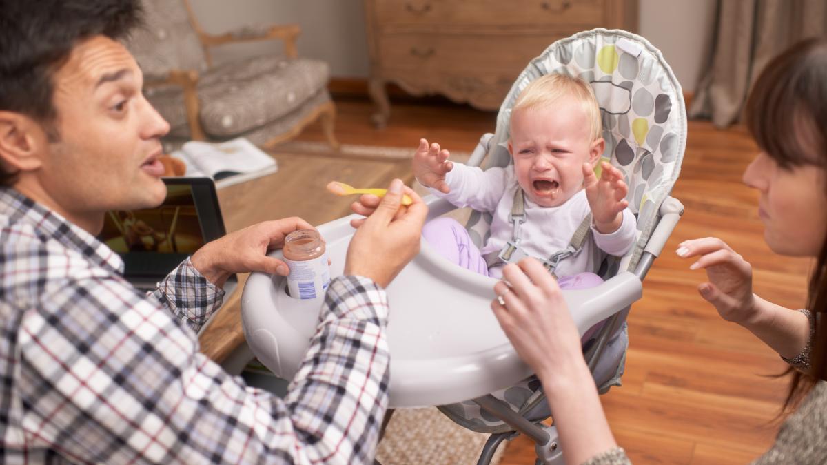 afirmatiile-de-evitat-pentru-a-nu-ti-devaloriza-partenerul-in-fata-copilului--experti-creeaza-confuzie-si-suferinta-pentru-cei-mici_48597000