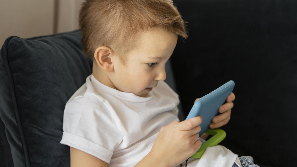 nu-folosi-niciodata-ecranele-pentru-a-calma-crizele-de-furie-ale-copiilor_90661900