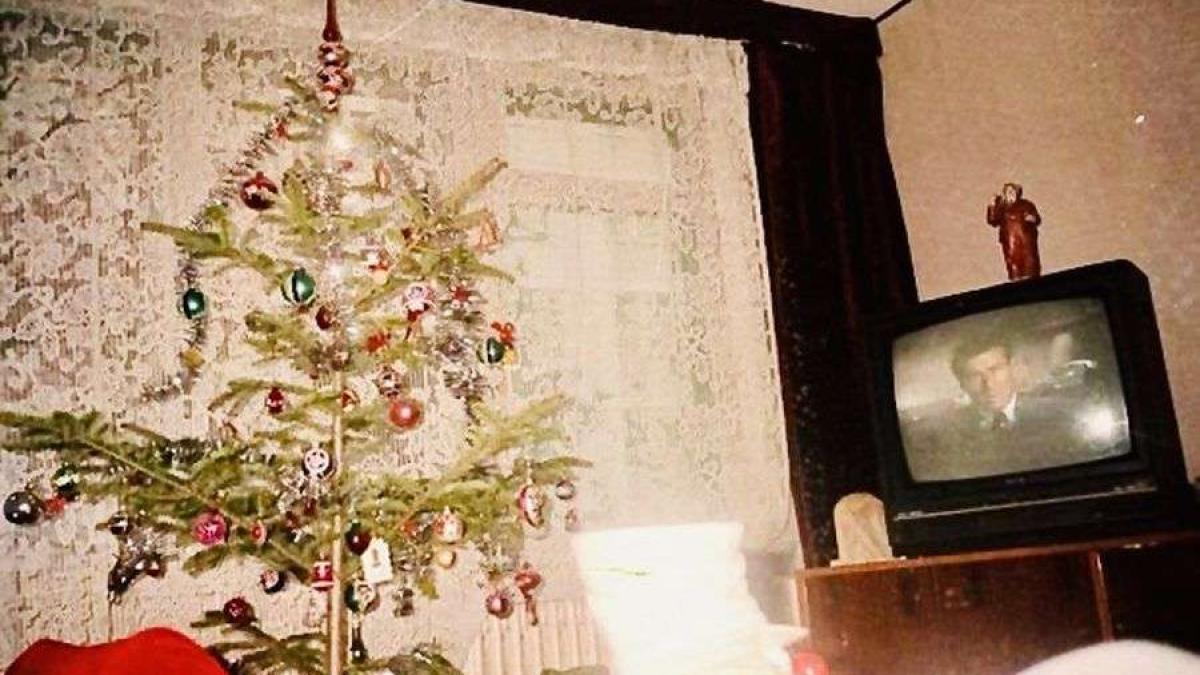 cum-sarbatoreau-romanii-craciunul-in-perioada-comunismului--e2809ecand-iti-era-lumea-mai-draga-se-lua-curentul--insa-atmosfera-in-perioada-asta-era-diferitae2809d_46616600