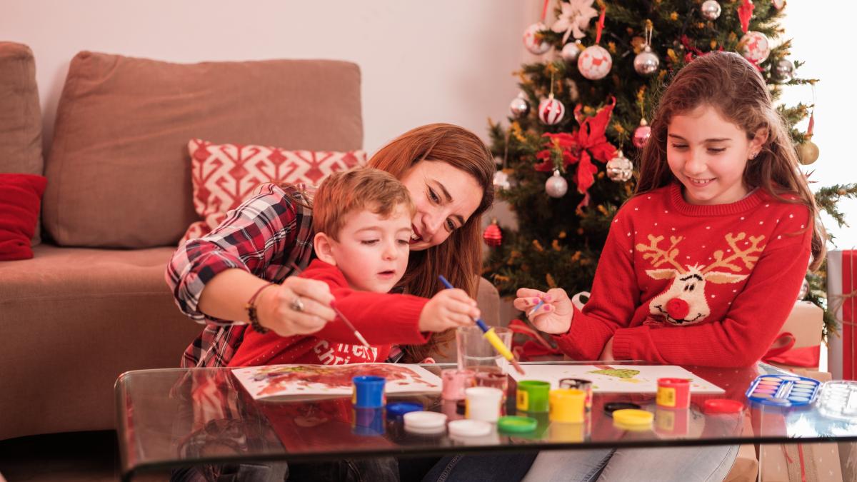 idei-de-cadouri-de-craciun-facute-in-casa-impreuna-cu-copiii-tai-in-loc-sa-mergi-la-cumparaturi-sa-cheltuiesti-prea-mult-de-ce-sa-nu-profiti-pentru-a-petrece-timp-de-calitate-alaturi-de-micuti_20769700