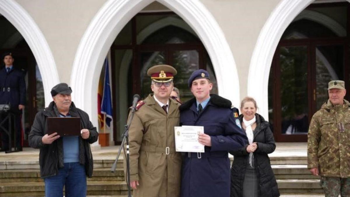 robert-cirstinariu--marian-doldor-si-emanuel-strateanu--castigatori-la-e2809ebursa-medicinistilore2809d-2024_97751300