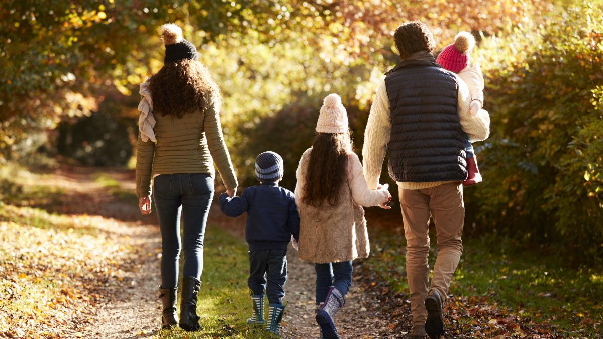 reguli-ciudate-pe-care-le-au-parintii-care-ii-fac-pe-copiii-lor-oameni-mai-buni-sunt-mai-putin-obisnuite--dar-contribuie-la-formarea-unor-adulti-de-succes_60689700