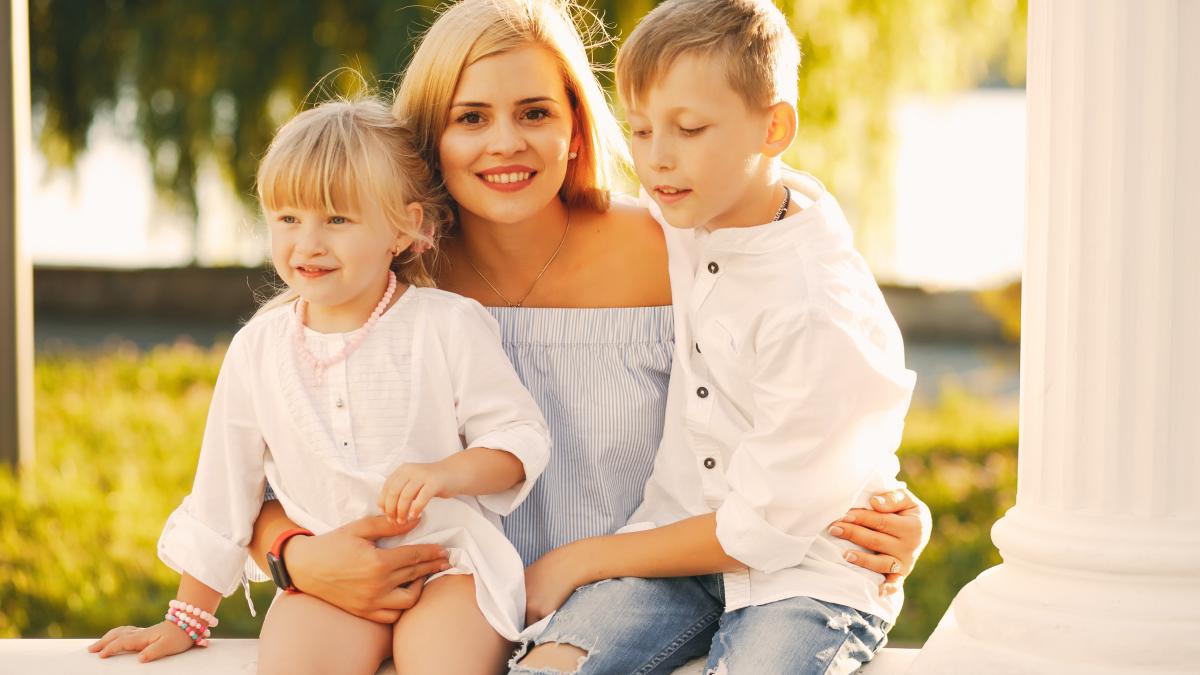 poate-un-parinte-sa-nu-i-placa-la-fel-de-mult-pe-copiii-sai--dar-sa-i-iubeasca-in-mod-egal_79696800