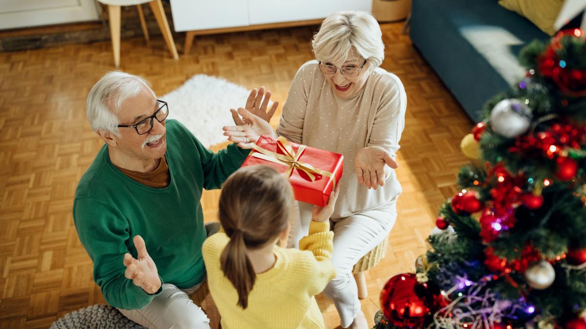 ce-sa-oferi-bunicilor-de-craciun-cand-spun-ca-nu-au-nevoie-de-nimic-8-idei-originale-si-speciale_56553000