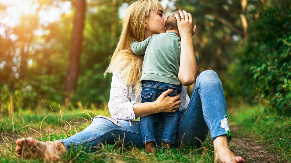 de-la-fiica-subprotejata-la-mama-supraprotectoare-10-semne-care-iti-arata-ca-ai-dus-protectia-prea-departe_30455800