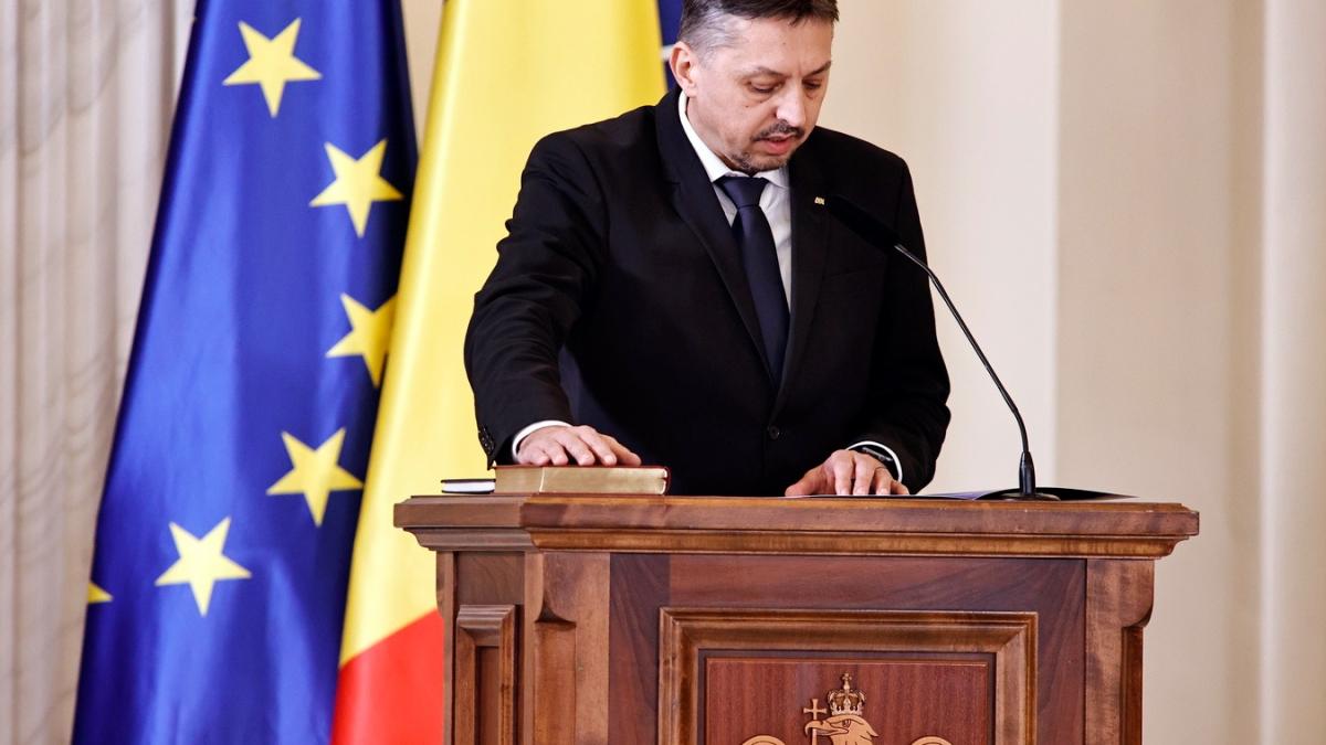 noul-ministru-al-educatiei-daniel-david-anunta-o-mica-reforma_81690800