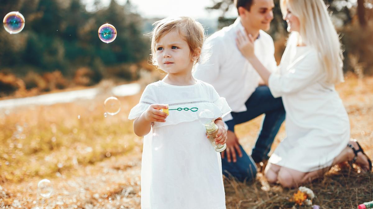 mama-sau-tata-de-la-cine-mosteneste-copilul-culoarea-parului_71430600