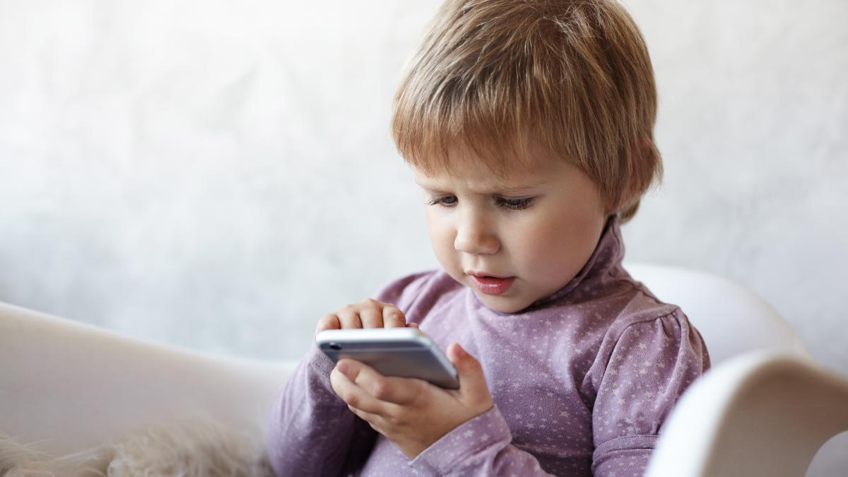 avertismentul-psihologului-gabor-mate---o-ora-pe-smartphone-este-egala-cu-un-gram-de-cocaina-2_01219000