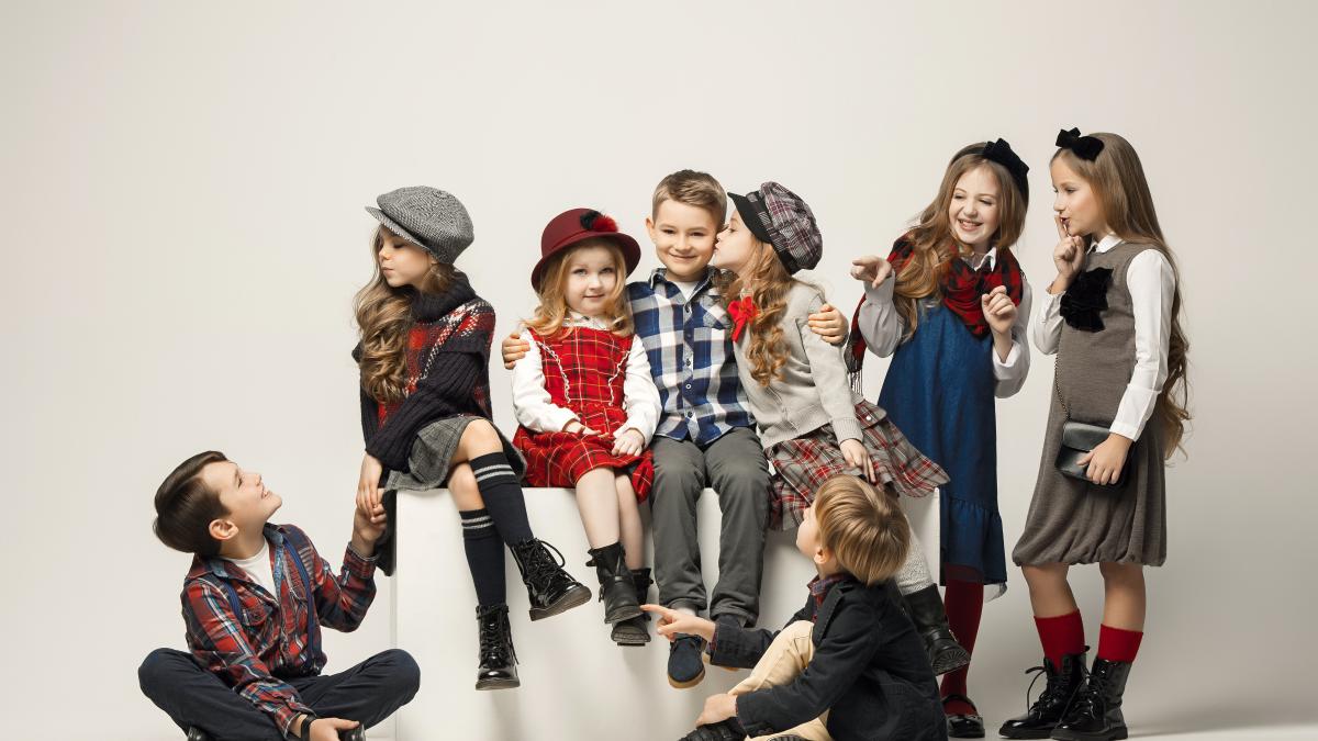 culorile-anului-2025-in-materie-de-imbracaminte-pentru-copii_79694600