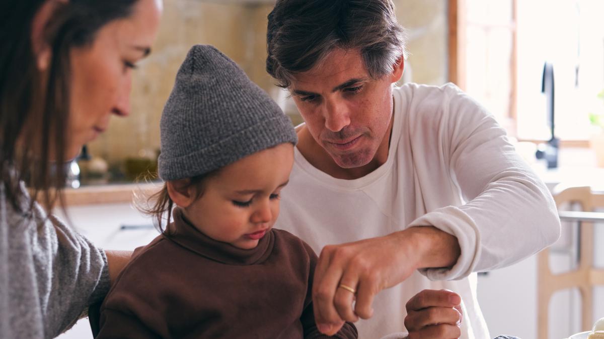 semnele-care-arata-ca-esti-un-parinte-autoritativ-acest-stil-de-parenting-a-devenit-tot-mai-popular--fiind-recunoscut-ca-una-dintre-cele-mai-eficiente-metode_52213400