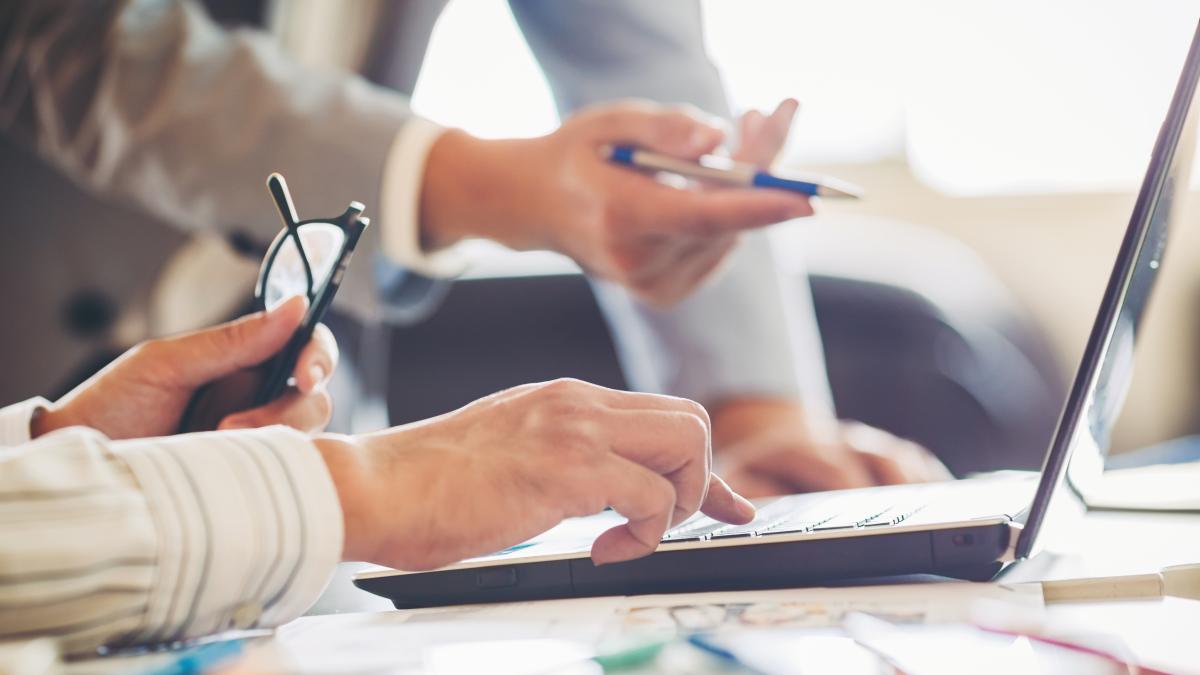 munca-excesiva--promovata-de-un-miliardar-indian-saptamana-de-munca-sa-fie-de-sapte-zile_52491000