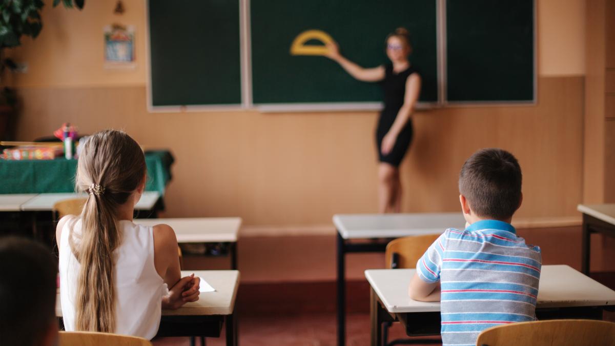 daca-nu-esti-atent--te-mut-in-prima-banca-replica-profesorilor-va-deveni-istorie-schimbari-in-scoli-elevii-vor-sta-in-cerc-si-isi-vor-schimba-des-colegul-de-banca_18485200