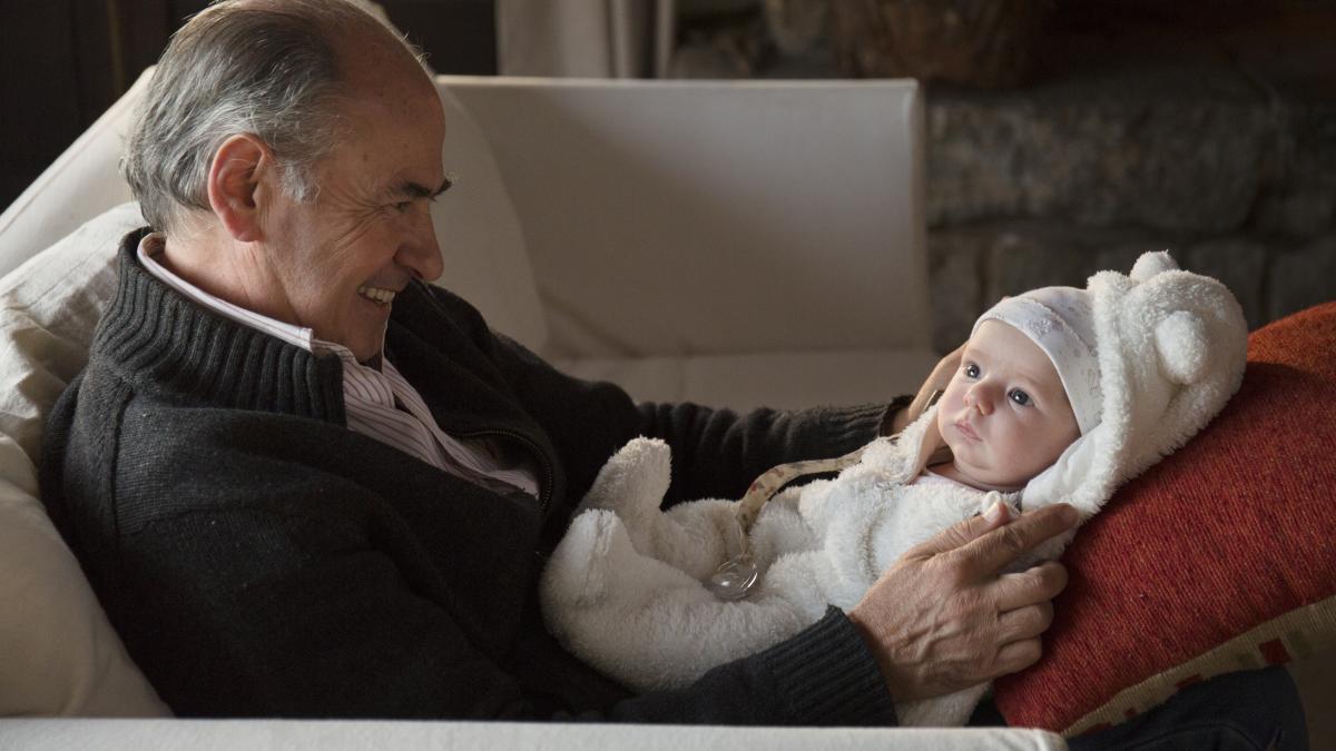 la-ce-varsta-putem-lasa-bebelusul-sa-doarma-la-bunici_66068300