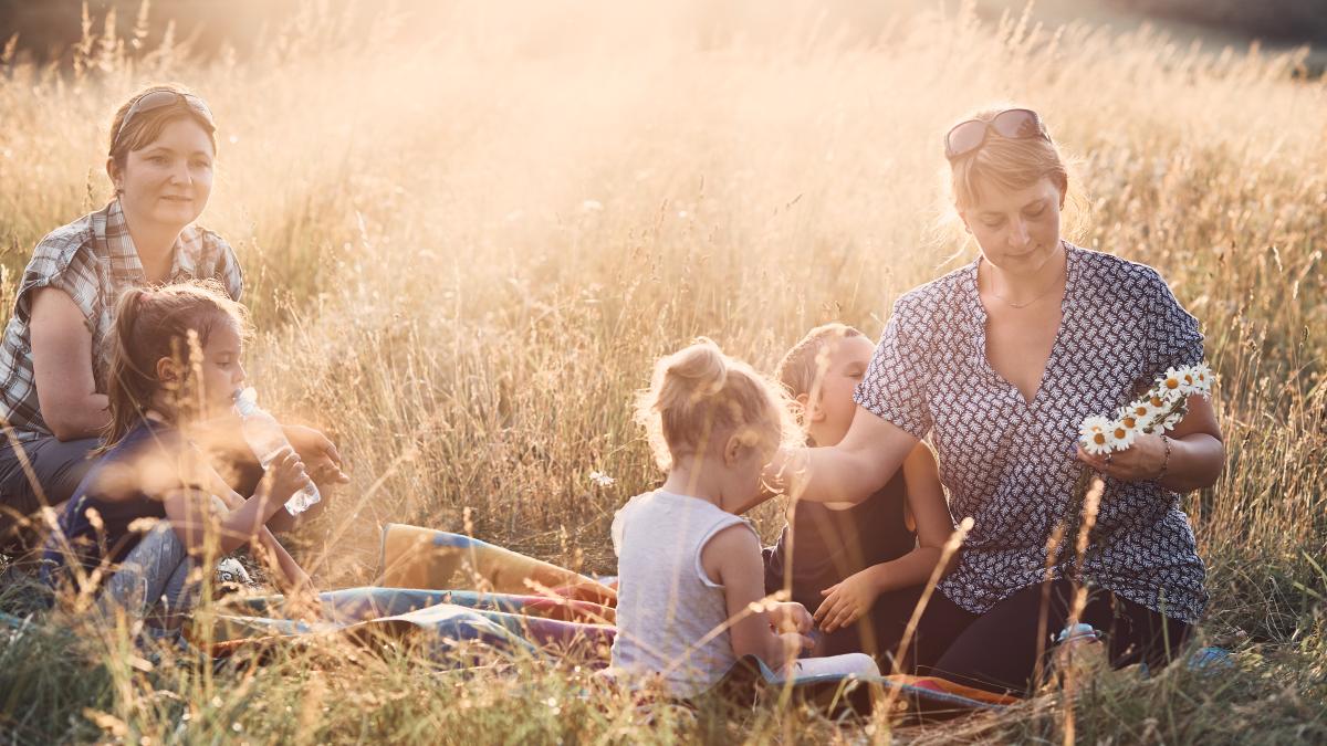 parintii-de-altadata-faceau-aceste-3-lucruri-esentiale-pentru-cresterea-copiilor-dar-parintii-moderni-le-au-uitat-complet-au-nevoie-de-ele-pentru-a-se-dezvolta-sanatos-avertizeaza-psihologii_57794600