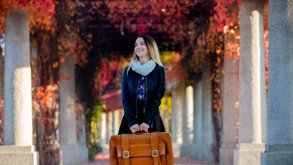 pentru-multi-parinti-sa-si-vada-copilul-la-o-facultate-din-strainatate-e-telul-suprem-asist-univ-ionut-panea--despre-decizia-tinerilor-romani-de-a-pleca-la-studii-in-afara_17262300