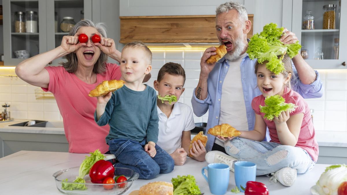 fraze-magice-pentru-a-transforma-masa-intr-un-moment-mai-distractiv-cu-copiii_76757000