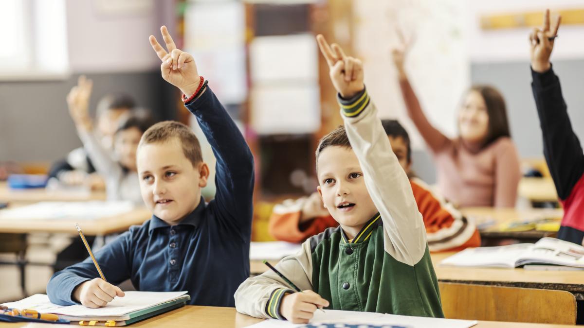 un-secret-de-la-cercetatorii-stanford-pentru-cresterea-copiilor-destepti-multi-elevi-trec-prin-primii-ani-de-scoala-cu-aceasta-idee-periculoasa-in-minte_33843600