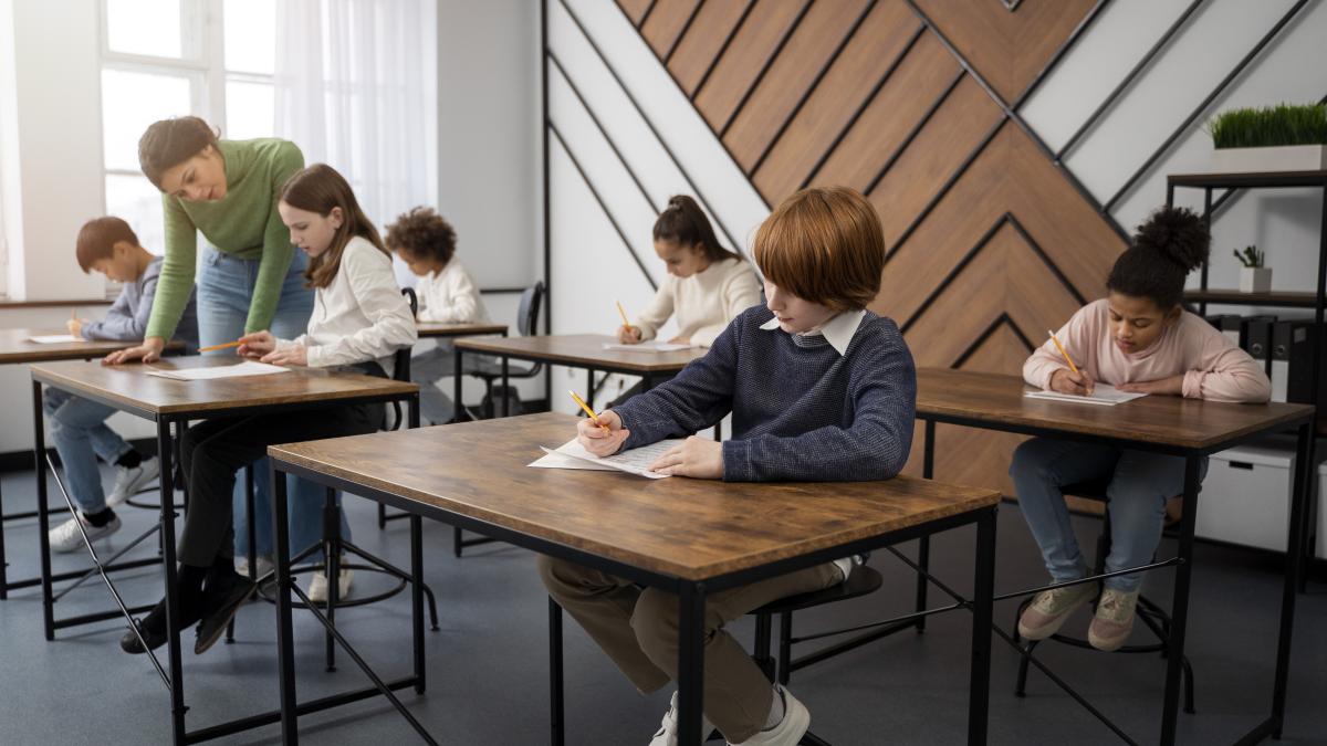 schimbari-in-planurile-cadru-2025-limba-latina-a-fost-scoasa-din-liceu_48805200