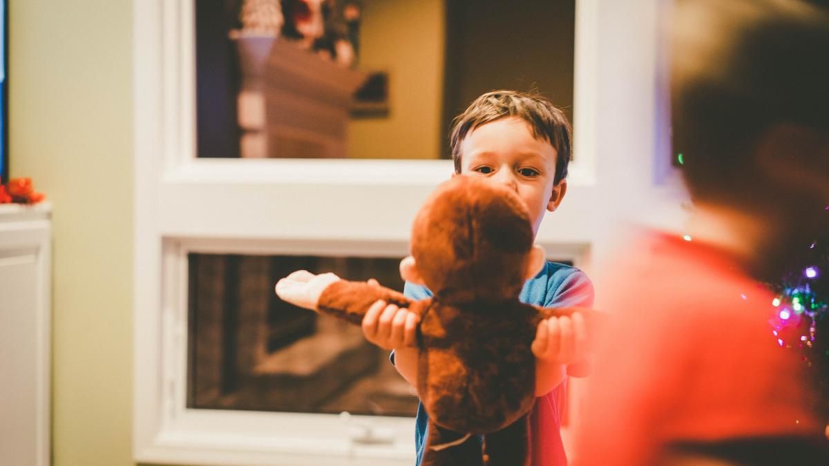 oana-moraru-aveti-idee-de-ce-copiii-tot-au-nevoie-sa-va-strige-cand-construiesc-ceva-frumos-sau-fac-ceva-nemaipomenit-de-ce-tot-zic-mami-uite_09980000