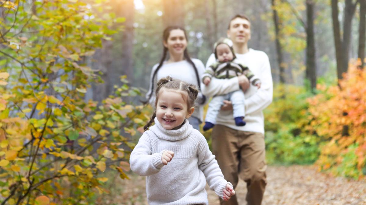 copiii-care-ajung-sa-fie-inteligenti-de-succes-si-increzatori-sunt-crescuti-cu-aceste-9-principii-concluziile-unui-studiu-pe-200-de-familii_86997200