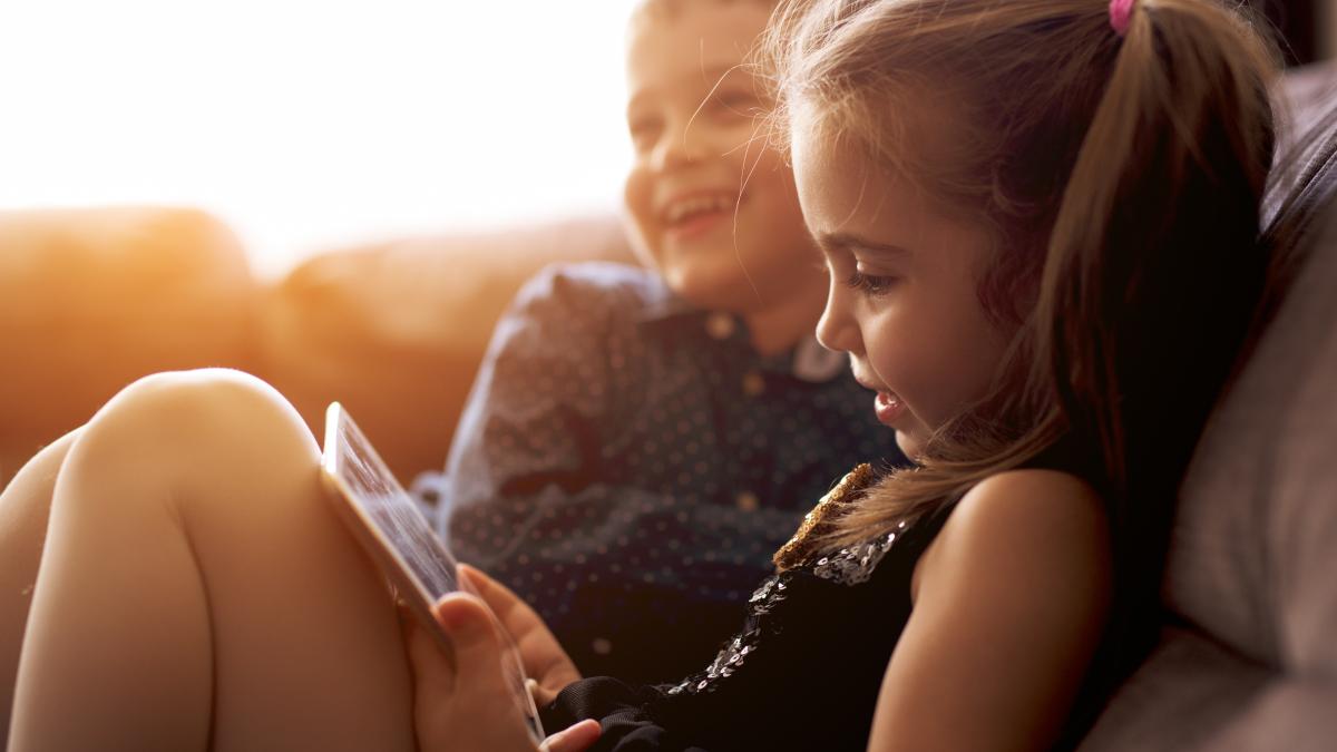 la-ce-varsta-primesc-copiii-din-romania-primul-smartphone-rezultatul-unui-studiu-google_47178500