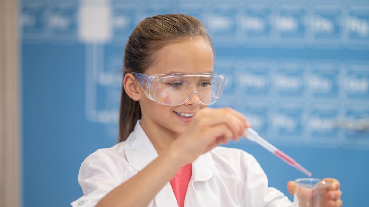 sfaturi-pentru-a-trezi-interesul-fetelor-pentru-stiinte_65576600