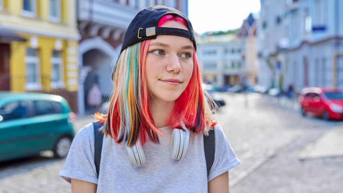 cum-a-schimbat-generatia-alpha-limbajul-descris-de-unii-drept-putrezire-a-creierului-acest-argou-se-simte-ca-o-gluma-interna--accesibila-doar-celor-initiati_73264100