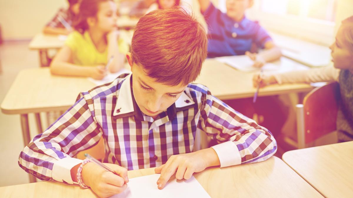 romania--singura-tara-unde-copiii-sunt-supusi-unui-examen-cu-miza-mare-in-timpul-invatamantului-obligatoriu--prof--constantin-lomaca-explica-de-ce-acest-sistem-este-periculos_04664100