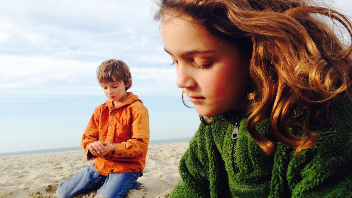 copiii-cu-o-stima-de-sine-scazuta-o-au-de-la-acest-tipar-de-parinti-conform-cercetarilor-trebuie-sa-si-depaseasca-teama-ca-ii-vor-creste-egocentrici-1_60964300