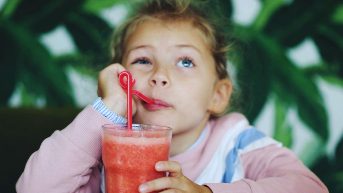 un-nutritionist-trage-un-semnal-de-alarma-aceasta-bautura-populara-printre-copii-ar-trebui-complet-interzisa-inainte-de-varsta-de-5-ani_84878400