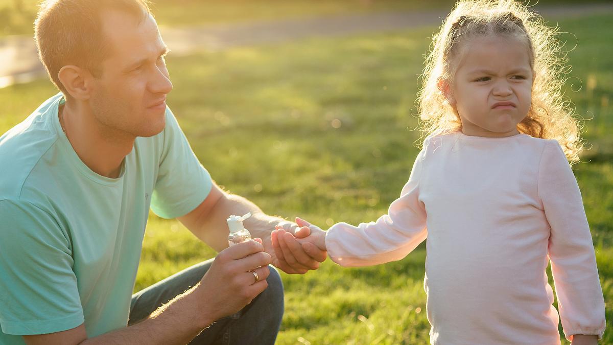 cele-10-greseli-pe-care-parintii-le-fac-adesea-si-care-pregatesc-copiii-pentru-un-esec-major-experti-nu-va-fi-usor-dar-daca-invatati-sa-depasiti-aceste-capcane-veti-reusi_96788900