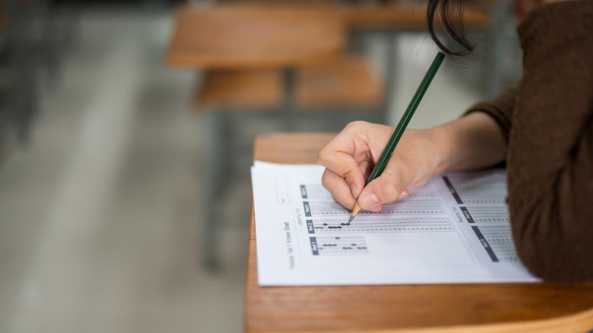 female-student-taking-tests-university_26744400