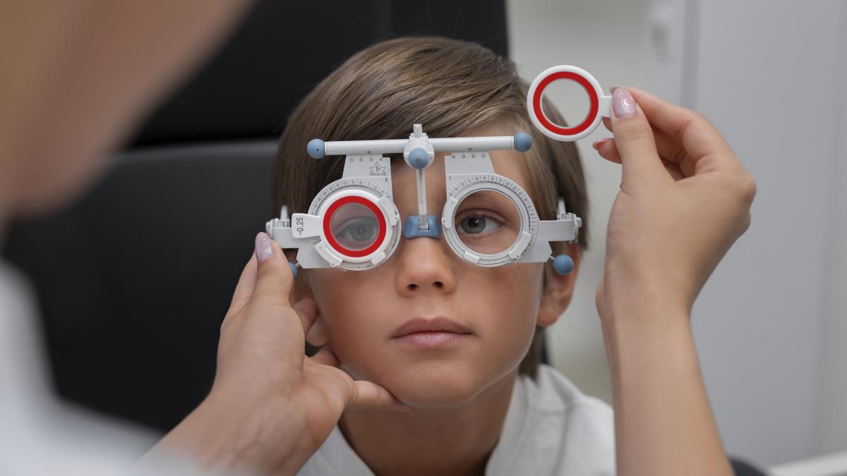 client-ophthalmologist-s-office_46216800