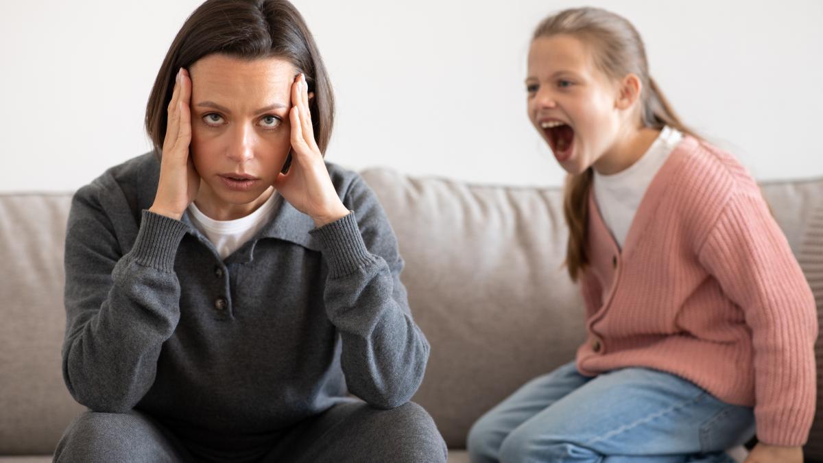 copilul-meu-ma-loveste-si-ma-jigneste-cand-se-enerveaza-cauzele-agresivitatii-copiilor-fata-de-parinti-si-cum-poti-gestiona-situatia-fara-sa-agravezi-problema_04333800