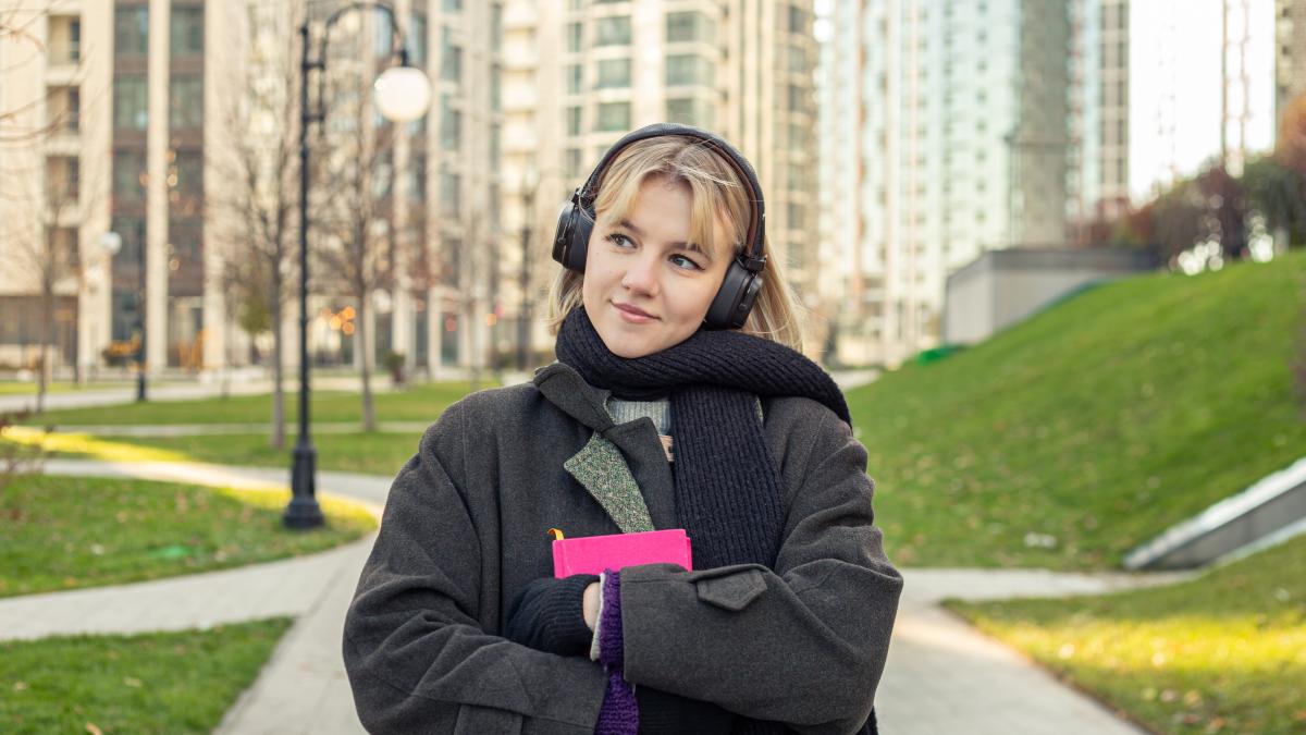 beautiful-modern-female-student-street-holding-book-her-hands-woman-city_00190000