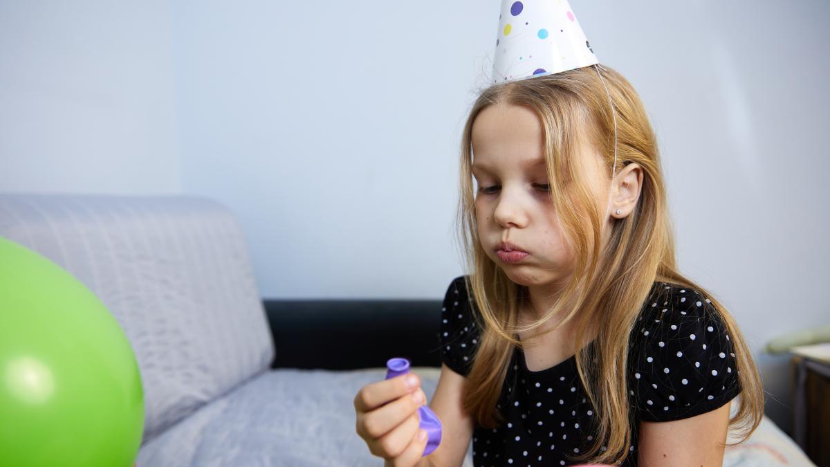 children-have-fun-playing-blowing-up-colorful-balloons-birthday-party_62777100