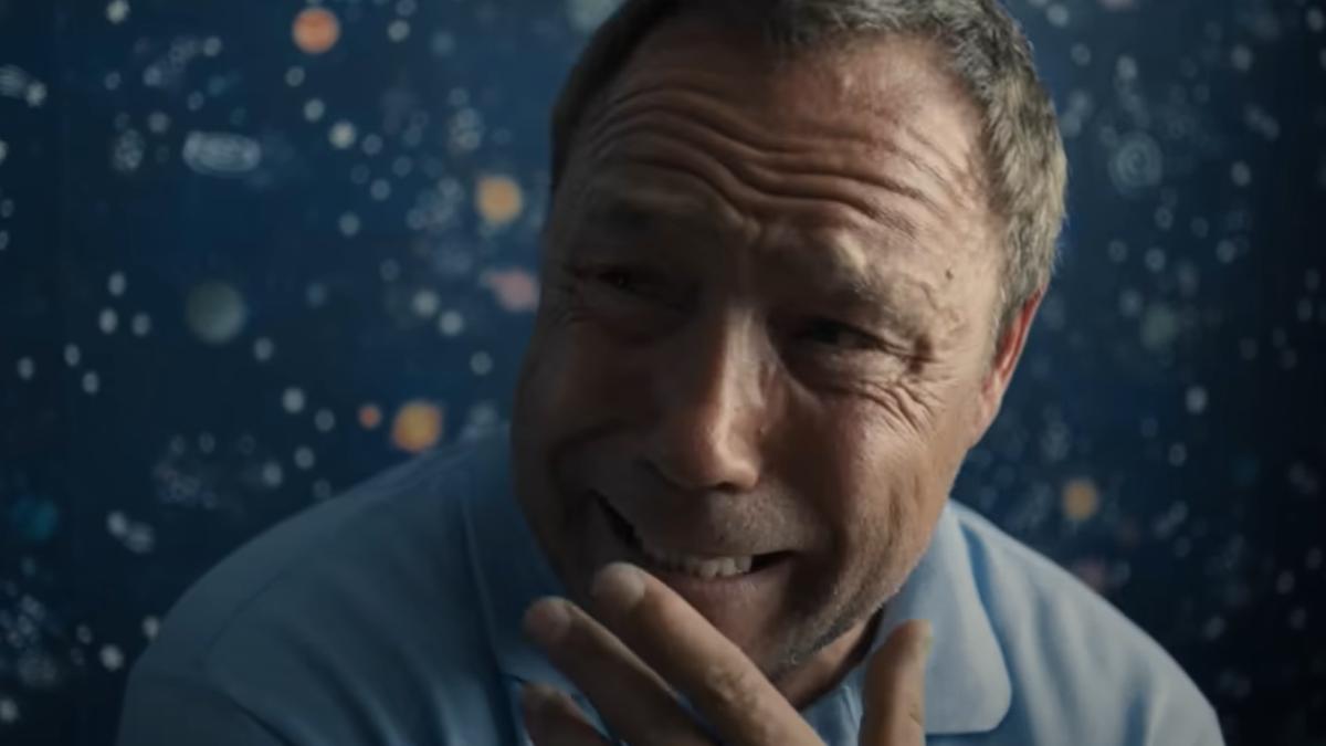 adolescence-un-psiholog-explica-simbolismul-ascuns-al-imaginii-din-scena-finala-sfasietoare-a-serialului_50392400