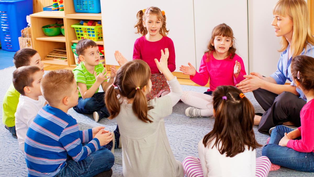 happy-teachers-day-background-222_41914800